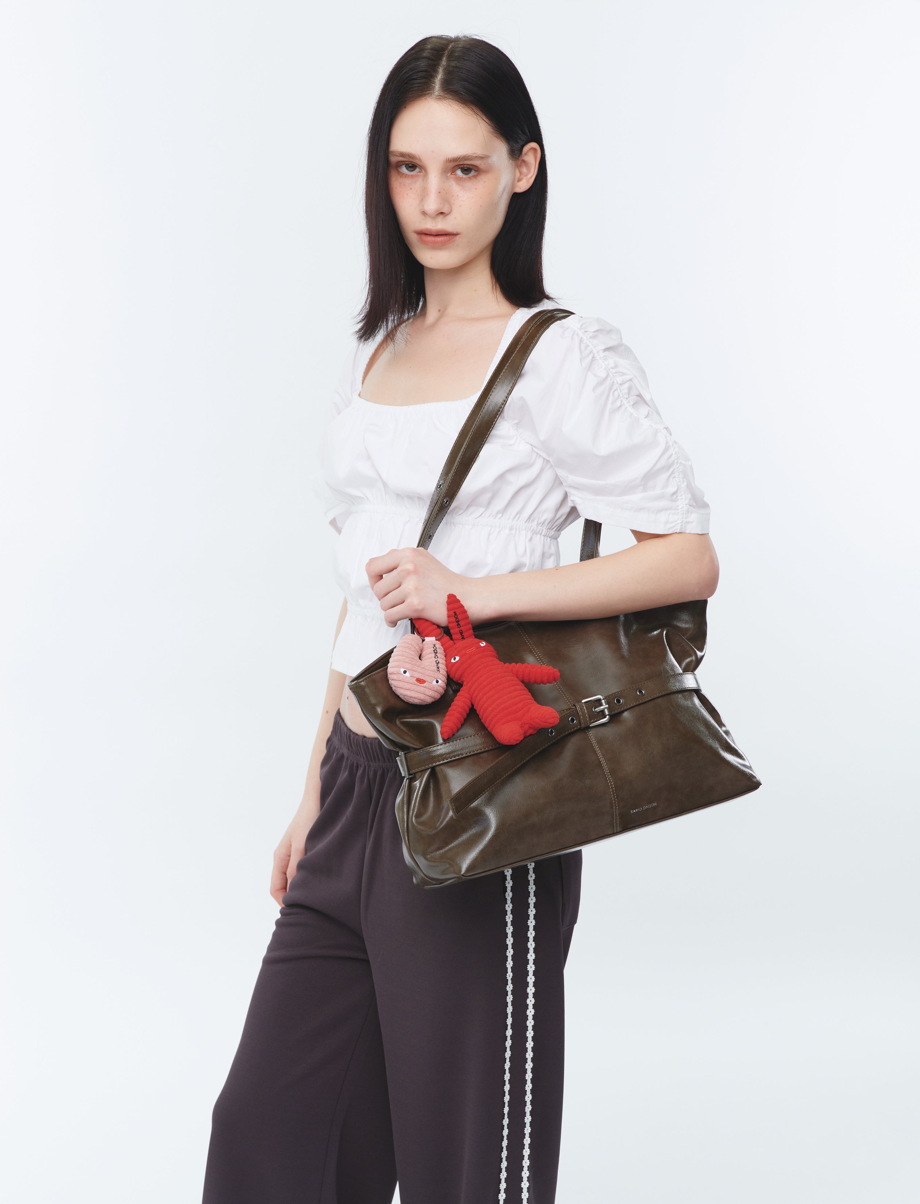 Le Belt Bag L Vampire Coffeemilk