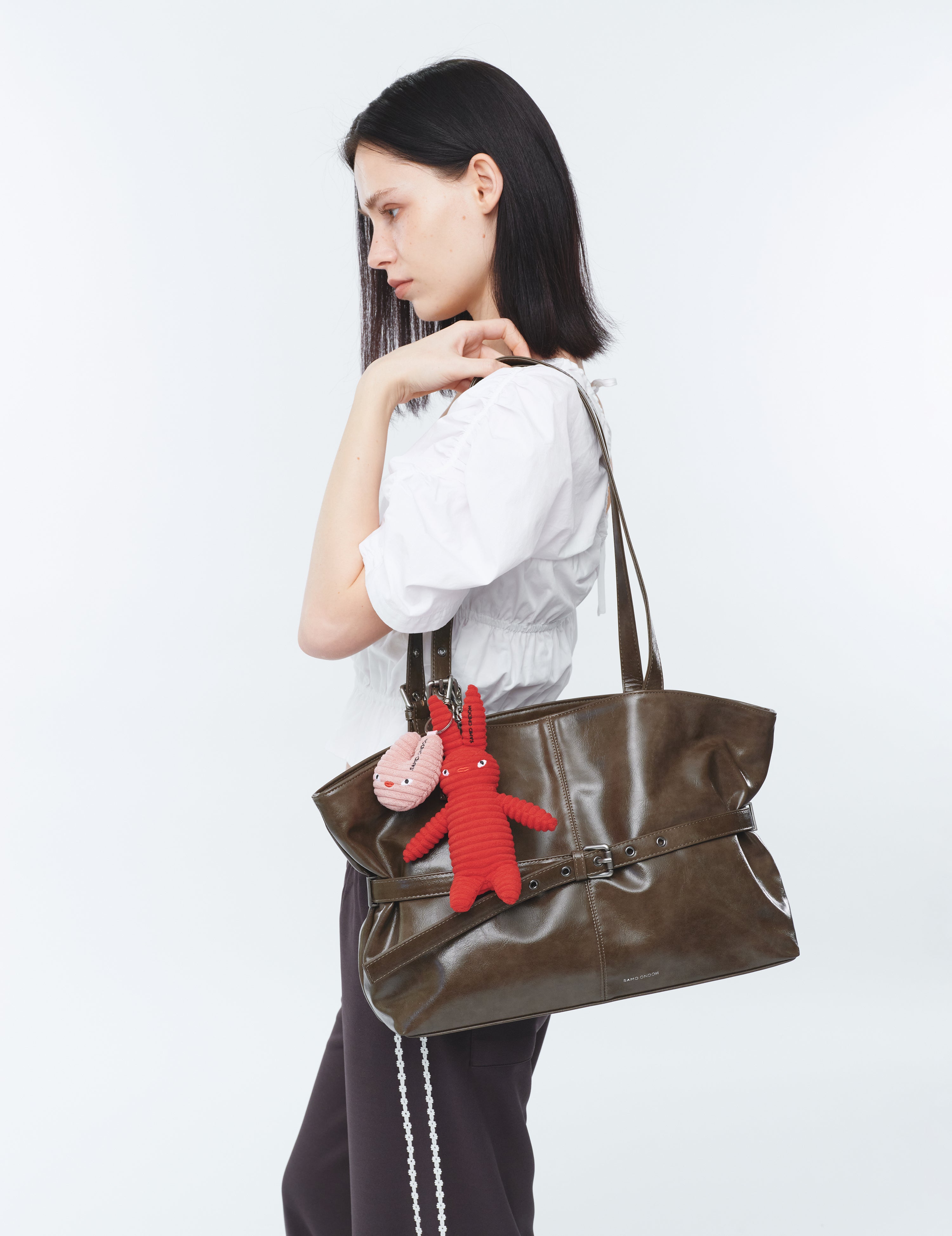 Le Belt Bag L Vampire Coffeemilk